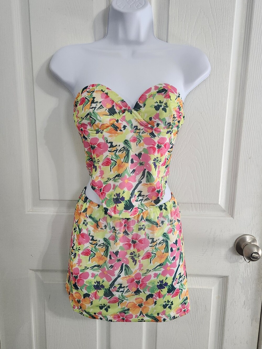 Princess polly tropical floral set sweetheart tube top mini skirt y2k size 4